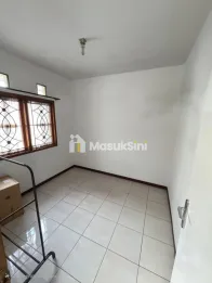 Rumah second di Larangan Ciledug dekat Joglo