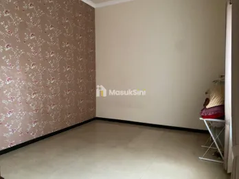 RUMAH SIAP HUNI 2 LANTAI LOKASI ARAYA MALANG