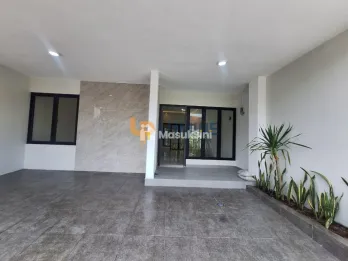 RUMAH SIAP HUNI 2 LT DEKAT KE BERBAGAI KAMPUS DAN MALL DI JOGJA
