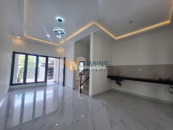 RUMAH SIAP HUNI 2 LT DEKAT KE BERBAGAI KAMPUS DAN MALL DI JOGJA