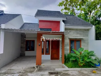 RUMAH SIAP HUNI 300JUTAAN DEKAT STASIUN SENTOLO BANTUL