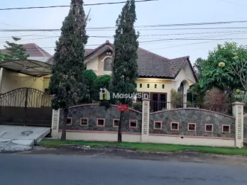 RUMAH SIAP HUNI LOKASI POROS JALAN BESAR SAWOJAJAR