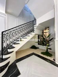 RUMAH SIAP HUNI MODEL AMERICAN CLASSIC MALANG