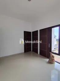 RUMAH VILLA MODERN DEKAT BERBAGAI WISATA BATU