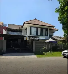 Sewa Rumah Mewah 2 Lantai di Komplek Graha Family