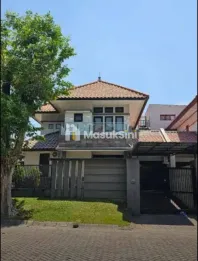 Sewa Rumah Mewah 2 Lantai di Komplek Graha Family Surabaya