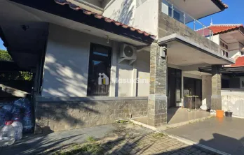 Sewa Rumah Mewah 2 Lantai di Komplek Graha Family Surabaya