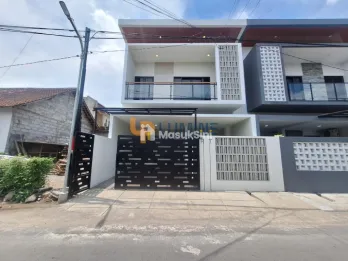 TERMURAH! RUMAH 2 LANTAI HARGA 1,4M 8 MENIT KE RUMAH SAKIT JIH