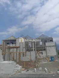 Villa mewah dan strategis di graha Cakraningati Batu