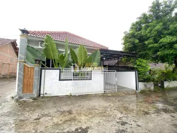 VILLA PRIVATE POOL DI BERBAH SLEMAN FULLY FURNISH