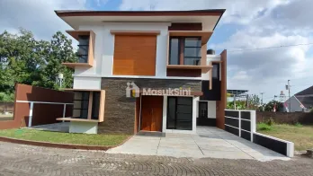 Rumah RUMAH MEWAH LT 158M² DI CLUSTER MAGUWOHARJO