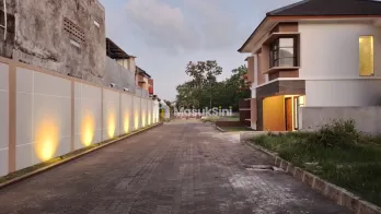 Rumah RUMAH MEWAH LT 158M² DI CLUSTER MAGUWOHARJO