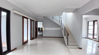 Rumah RUMAH MEWAH LT 158M² DI CLUSTER MAGUWOHARJO