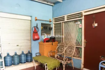 RUMAH TUA LOKASI STRATEGIS DI MENTENG DALAM, COCOK UNTUK INVESTASI