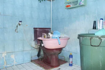 RUMAH TUA LOKASI STRATEGIS DI MENTENG DALAM, COCOK UNTUK INVESTASI