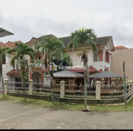 Rumah hook di area tengah kota Malang