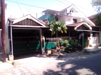 Rumah Hunian dengan Kos Kosan