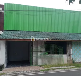 Rumah nyaman, area tengah kota Malang