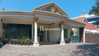 Rumah Usaha Raya Darmo Sebelah KCU BCA Super Strategis