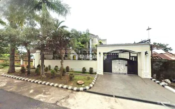 Rumah Mewah Dijual Semi Furnished di Jl Slamet Riadi Dekat Pasar Lawang