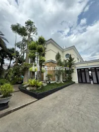 Rumah Mewah Dijual Semi Furnished di Jl Slamet Riadi Dekat Pasar Lawang