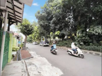 RUMAH 2LT SIAP HUNI HANYA 10 MENIT KE STASIUN DEPOK LAMA