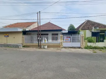 Rumah 5 kamar tidur di pusat kota Banyuwangi