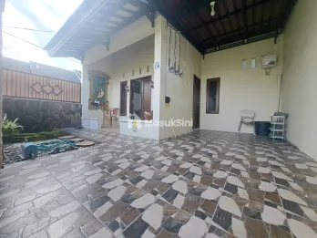 Rumah modern di Taman Baru Banyuwangi