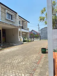 Villa 2 Lantai Dijual Full Furnished di Kusuma Pesanggrahan Kota Batu