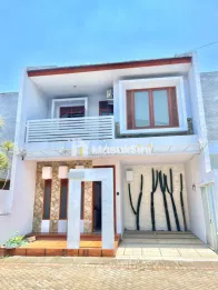 Villa 2 Lantai Dijual Full Furnished di Kusuma Pesanggrahan Kota Batu