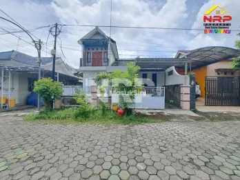 Dijual Rumah 2 Lantai Hook di Belakang Stadion Diponegoro Banyuwangi