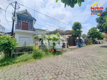 Dijual Rumah 2 Lantai Hook di Belakang Stadion Diponegoro Banyuwangi