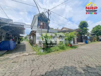 Dijual Rumah 2 Lantai Hook di Belakang Stadion Diponegoro Banyuwangi