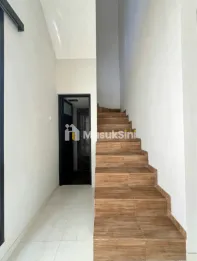 DIJUAL RUMAH BARU AMERICAN CLASIC LOKASI SENGKALING, MALANG