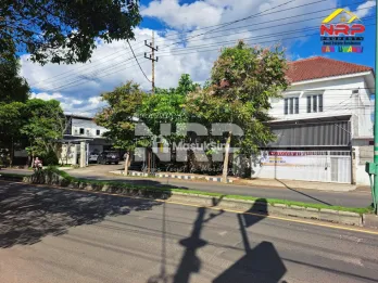 Dijual Rumah Megah 2 Lantai di Tepi Jl. Gajah Mada &ndash; Banyuwangi