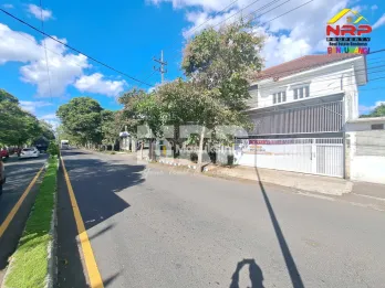 Dijual Rumah Megah 2 Lantai di Tepi Jl. Gajah Mada &ndash; Banyuwangi