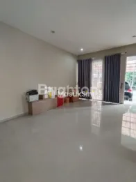 PAMOYANAN TOWN HOUSE RUMAH ASRI UDARA SEJUK SUASANA VILLA DI TENGAH KOTA