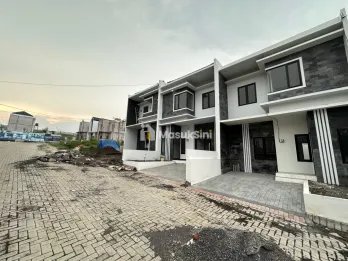 RUMAH 2 LANTAI 400 JUTAAN LOKASI DI LAWANG