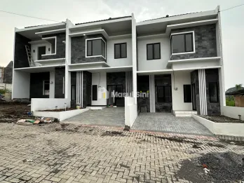 RUMAH 2 LANTAI 400 JUTAAN LOKASI DI LAWANG