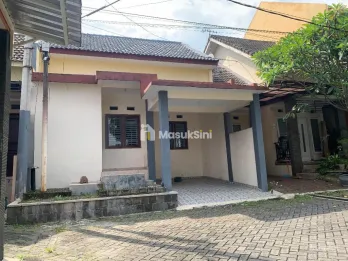 Rumah 2 lantai Siap Huni di Jalan Cengger Ayam Dekat STIE Kertanegara