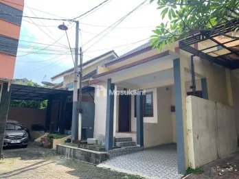 Rumah 2 lantai Siap Huni di Jalan Cengger Ayam Dekat STIE Kertanegara