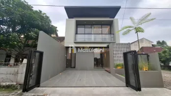 RUMAH 2 LANTAI SIAP HUNI FULL FUNISHED DEKAT PASAR GENTAN, SLEMAN