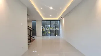 RUMAH 2 LANTAI SIAP HUNI FULL FUNISHED DEKAT PASAR GENTAN, SLEMAN