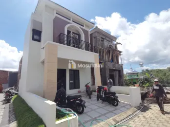 RUMAH HUNIAN MODERN 2 LANTAI DEKAT BARBAGAI WISATA KOTA BATU