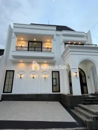RUMAH HUNIAN MODERN AMERICAN CLASSIC DEKAT BERBAGAI WISATA BATU