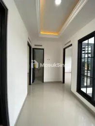 RUMAH HUNIAN MODERN AMERICAN CLASSIC DEKAT BERBAGAI WISATA BATU