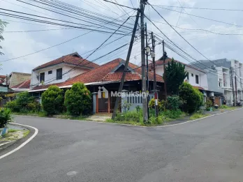 Rumah Kos 27KT dengan Rumah Induk dekat STIKES Widyagama Malang