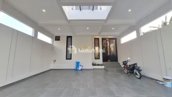 RUMAH MEWAH SIAP HUNI FULL FURNISHED DALAM RING ROAD MAGUWOHARJO
