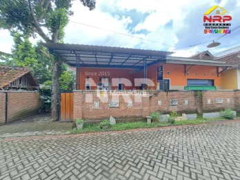 🏡 Rumah Strategis Tengah Kota Banyuwangi – Cocok untuk Kos / Homestay / Hu