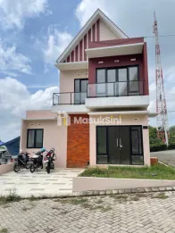 RUMAH VILLA 2 LANTAI DENGAN UDARA SEJUK DEKAT BNS